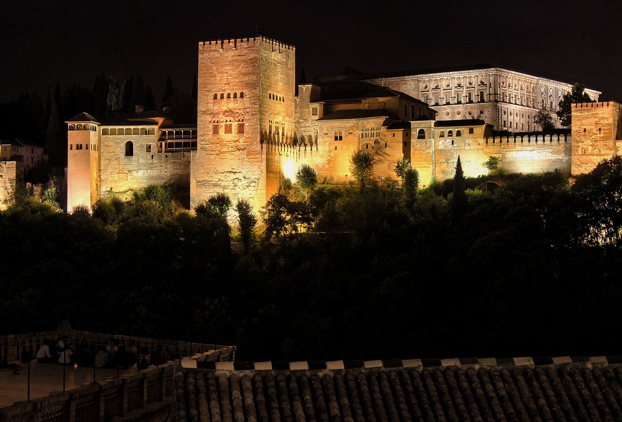 Fotografía de la Alhambra de noche vista desde el mirador de San Nicolás