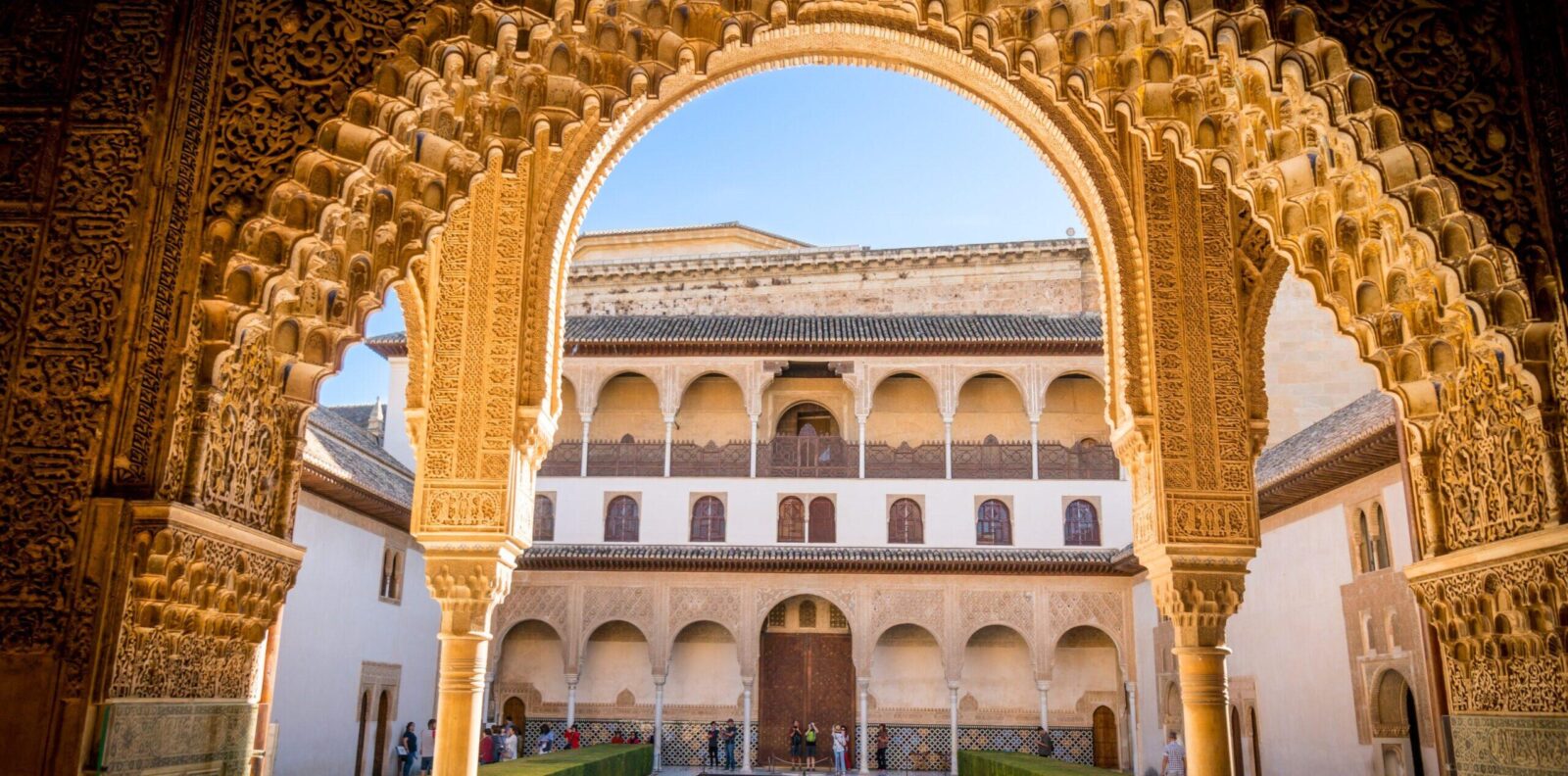 Puerta y arco de la Alhambra