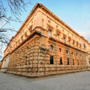 alhambra-palacio-de-carlos-v-murallas-y-1-tumba-de-los-reyes-catlicos-con-gua-32c46-2-e1760964915921.jpg